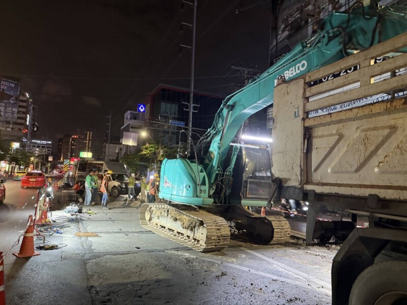 รถแม็คโครรับจ้างฝั่งธนบุรี