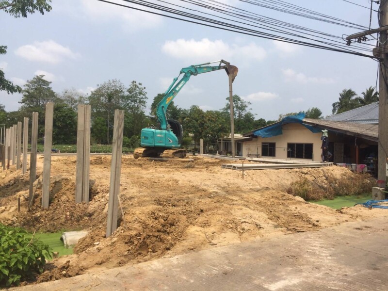 รถแม็คโครรับจ้างรับเคลียร์พื้นที่